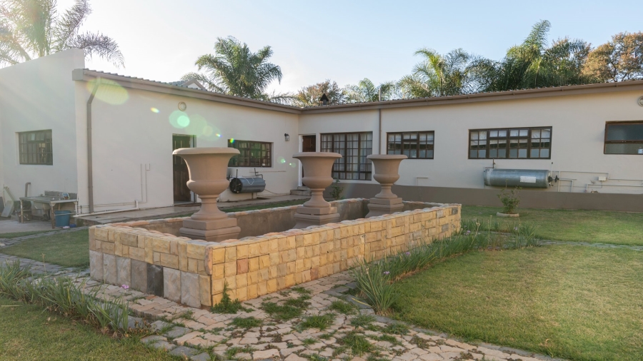 6 Bedroom Property for Sale in Wilkoppies North West